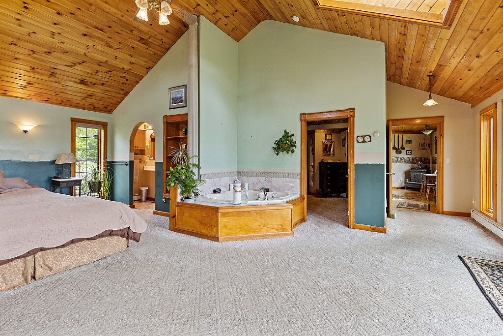 Liberty, Maine, 04949, United States, 2 Bedrooms Bedrooms, ,3 BathroomsBathrooms,Residential,For Sale,1838290