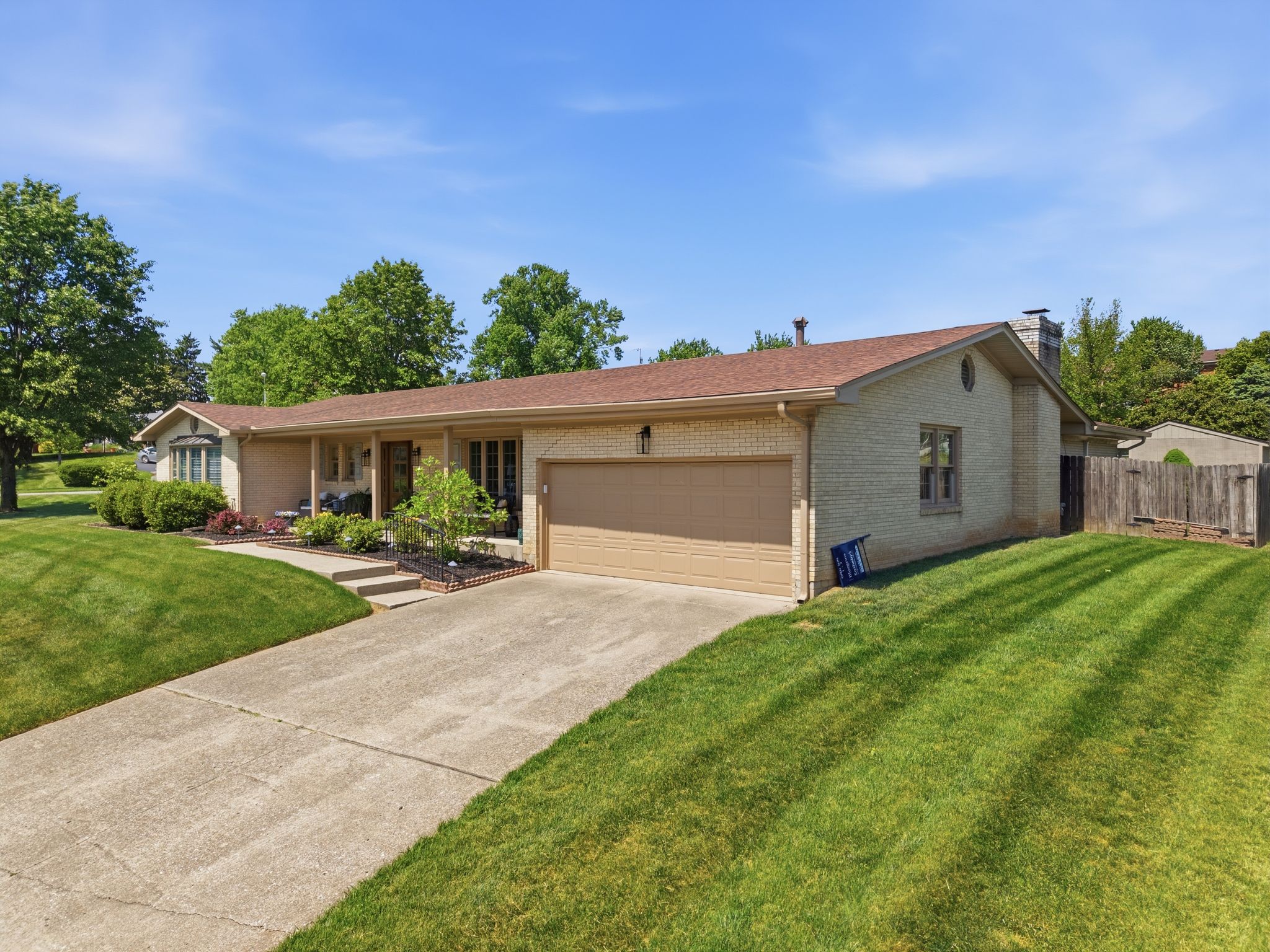  697 Cindy Blair Way - 物件實景