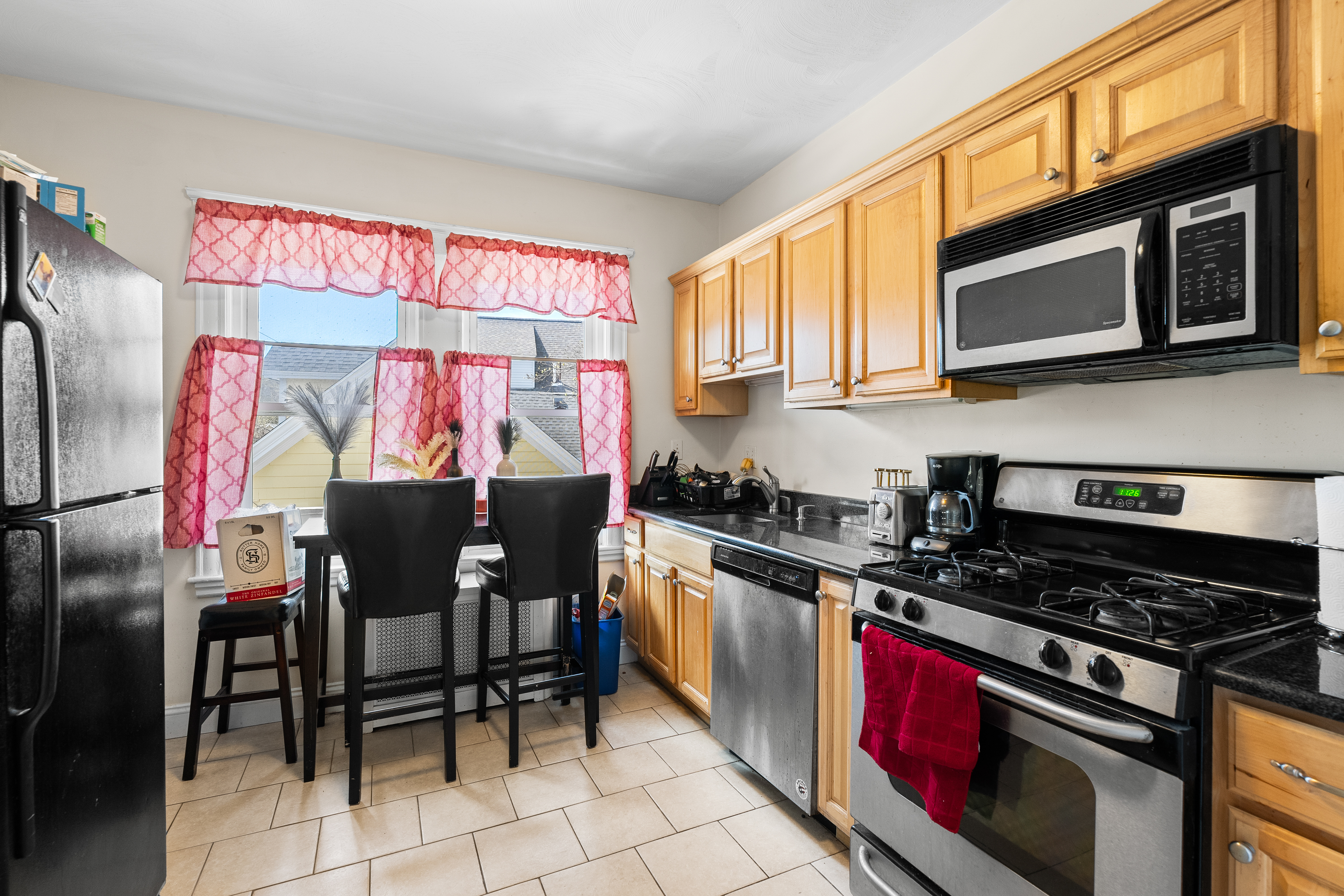  98-100 West Wyoming Avenue, Melrose, MA, 02176 - 物件實景