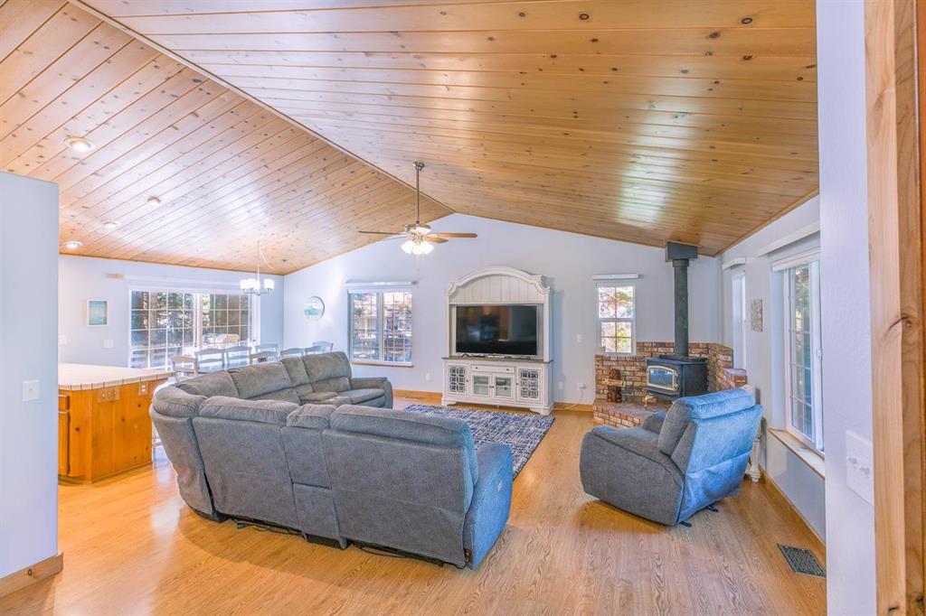 Lake Almanor Country Club, California, 96137, United States, 3 Bedrooms Bedrooms, ,2 BathroomsBathrooms,Residential,For Sale,1961541