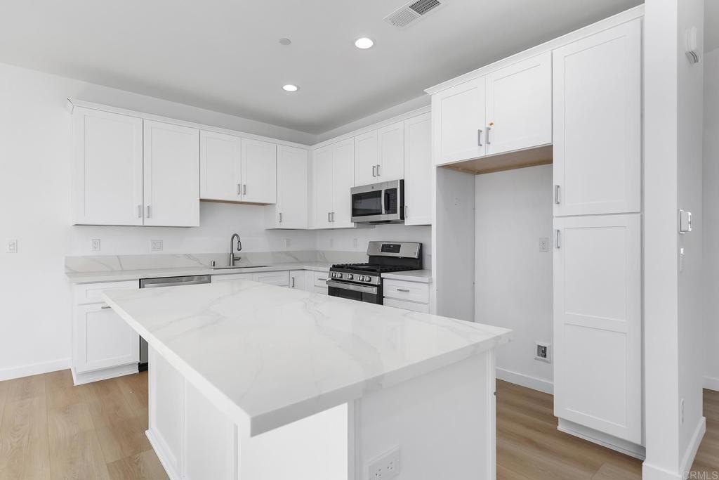 Lemon Grove, California, 91945, United States, 3 Bedrooms Bedrooms, ,3 BathroomsBathrooms,Residential,For Sale,1925665