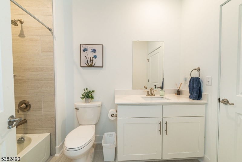 Morris Plains Boro, New Jersey, 07950, United States, 2 Bedrooms Bedrooms, ,3 BathroomsBathrooms,Residential,For Sale,1939204