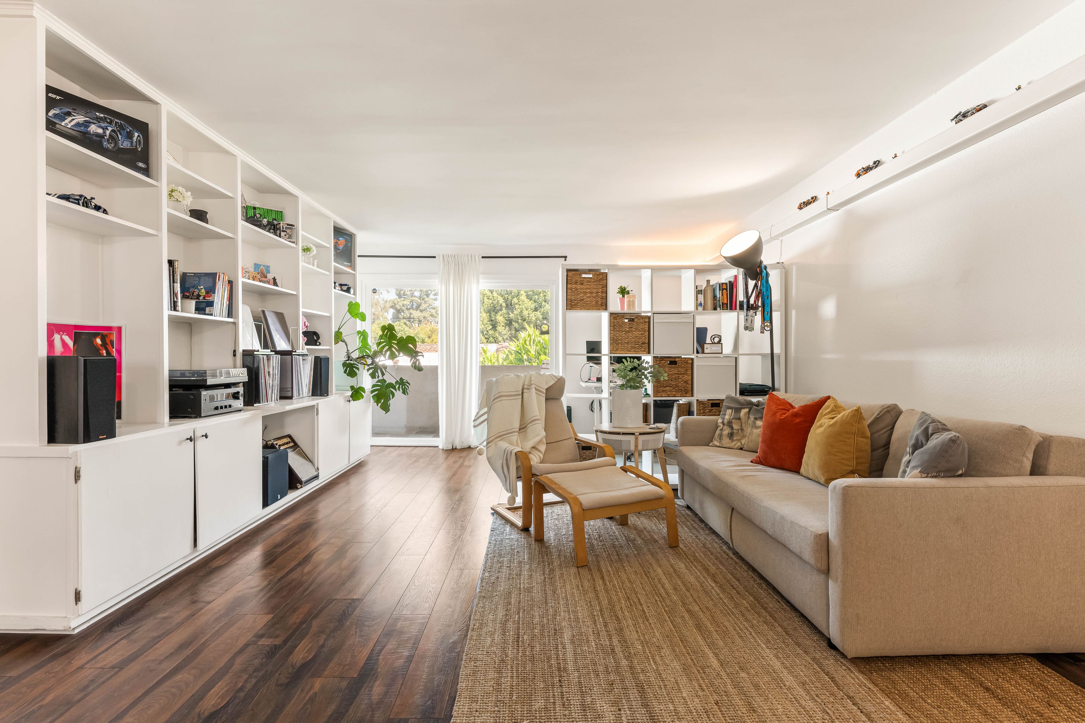  2320 S Bentley Ave - 物件實景