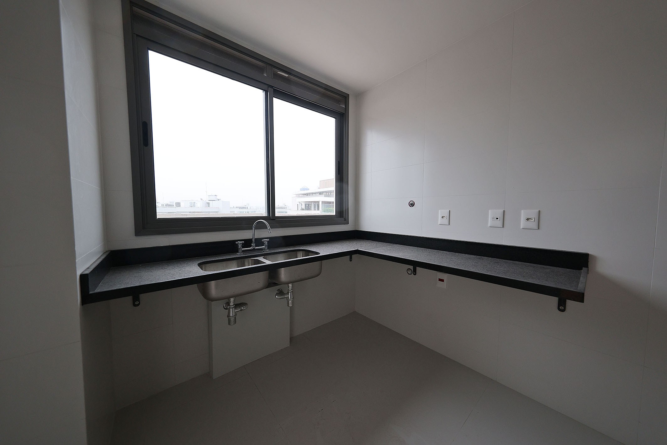  Oceanfront linear penthouse with private leisure amenities - 物件實景