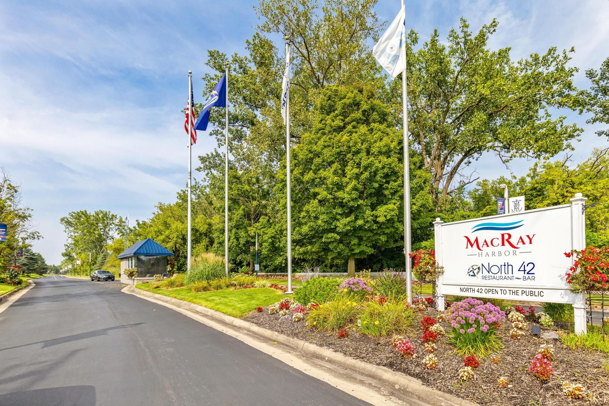 Harrison Twp, Michigan, 48045, United States, 2 Bedrooms Bedrooms, ,3 BathroomsBathrooms,Residential,For Sale,1979598