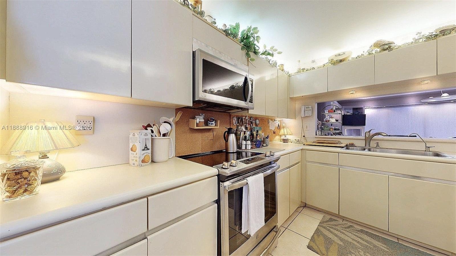 Doral, Florida, 33178, United States, 2 Bedrooms Bedrooms, ,2 BathroomsBathrooms,Residential,For Sale,1975384