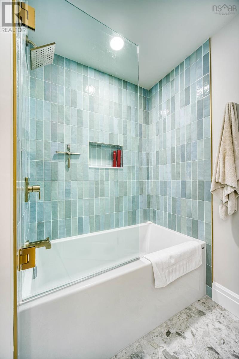 FALL RIVER, Nova Scotia, B2T 1A4, CA, 5 Bedrooms Bedrooms, ,3 BathroomsBathrooms,Residential,For Sale,1838498