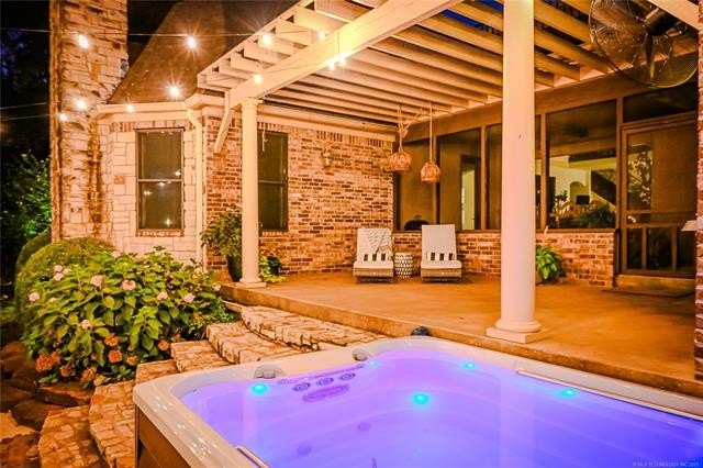 Tahlequah, Oklahoma, 74464, United States, 5 Bedrooms Bedrooms, ,5 BathroomsBathrooms,Residential,For Sale,1982771