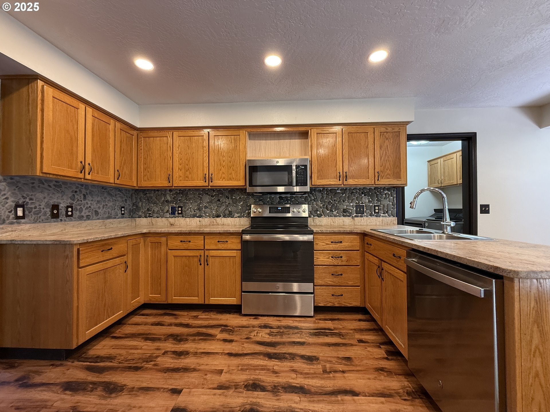 Brookings, Oregon, 97415, United States, 3 Bedrooms Bedrooms, ,2 BathroomsBathrooms,Residential,For Sale,1981548