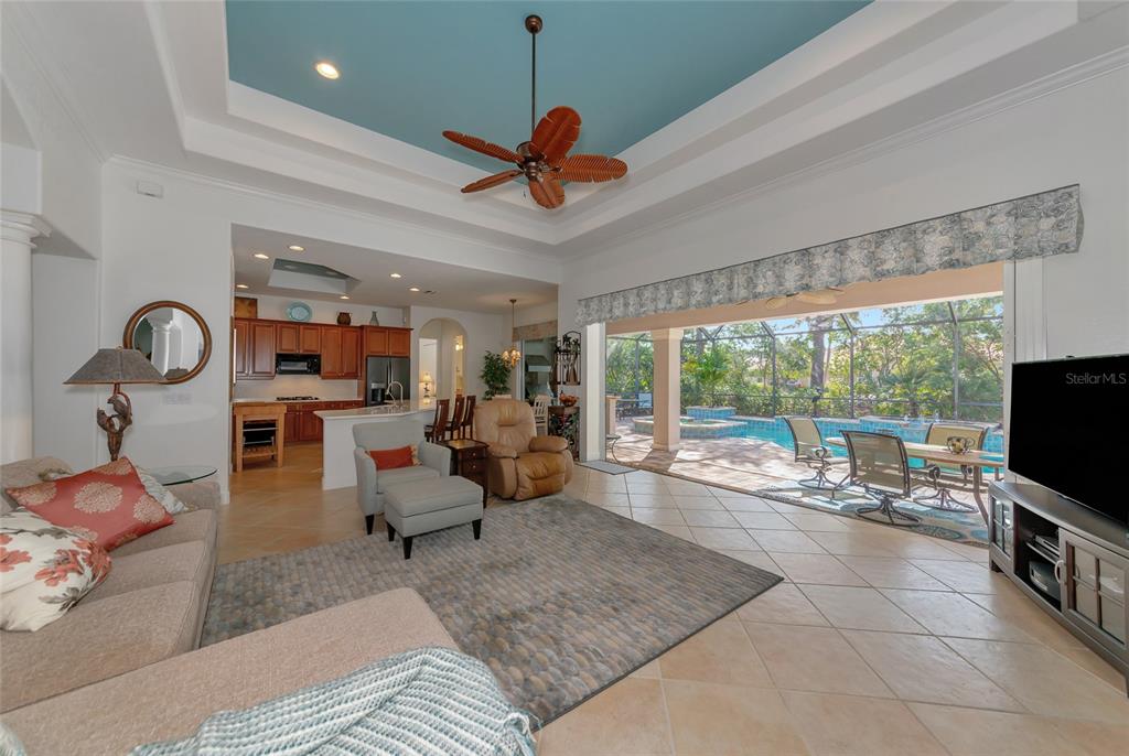 Bradenton, Florida, 34212, United States, 3 Bedrooms Bedrooms, ,3 BathroomsBathrooms,Residential,For Sale,1989547