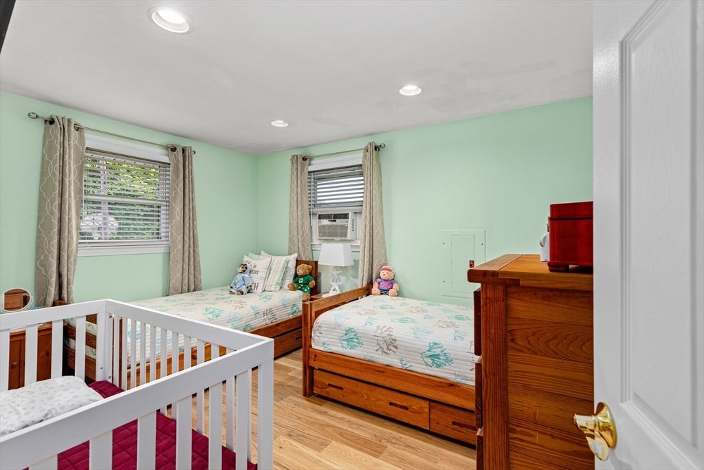Holbrook, Massachusetts, 02343, United States, 3 Bedrooms Bedrooms, ,1 BathroomBathrooms,Residential,For Sale,1921162