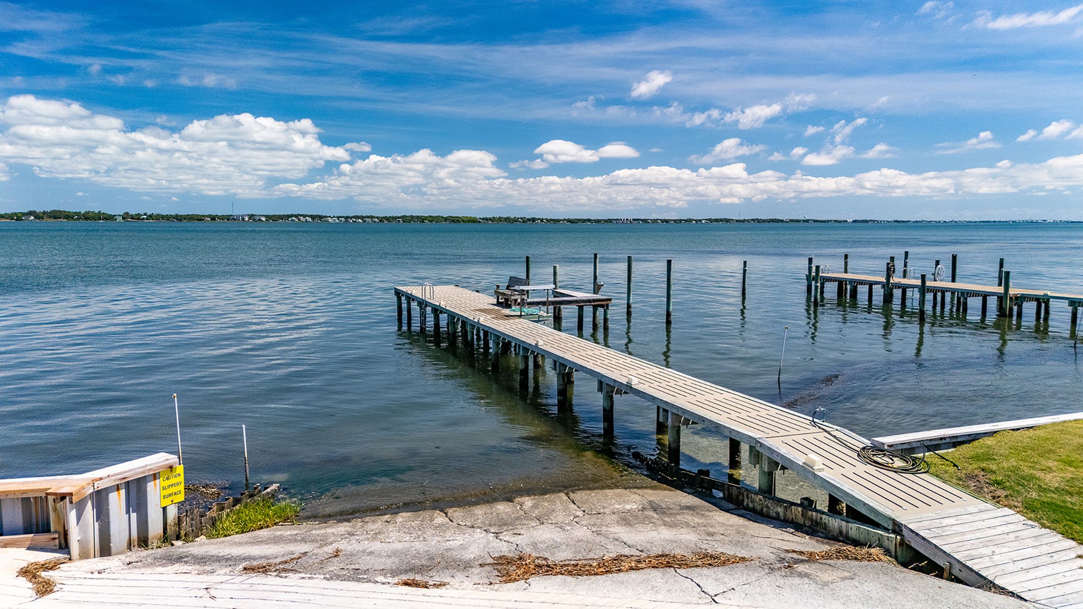  142 Lagoon Lane, Pine Knoll Shores, NC 28512 - 物件實景