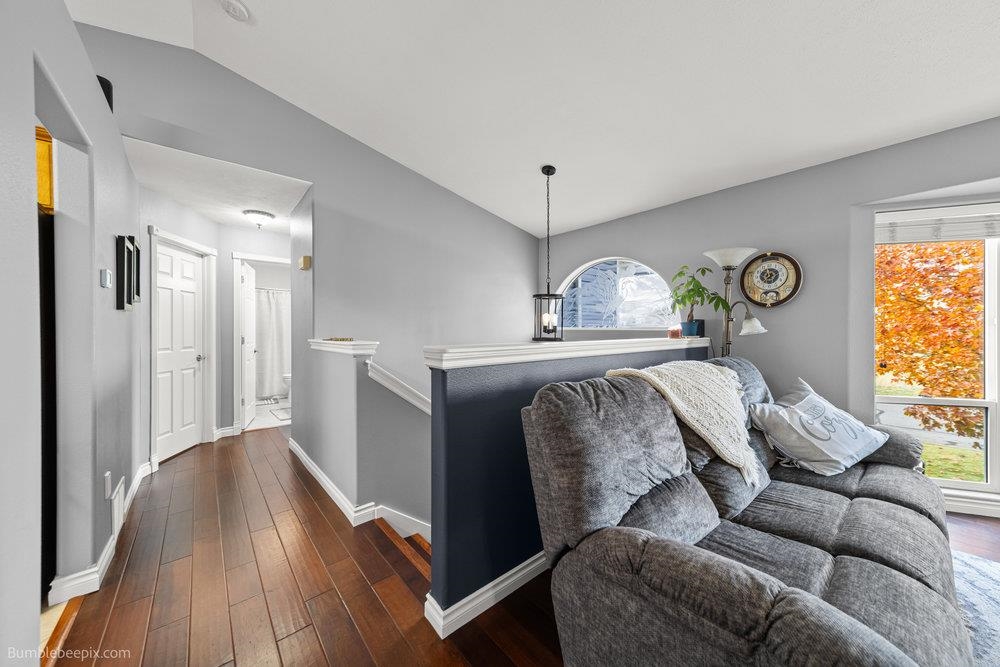 Newman Lake, Washington, 99025, United States, 4 Bedrooms Bedrooms, ,2 BathroomsBathrooms,Residential,For Sale,1987329