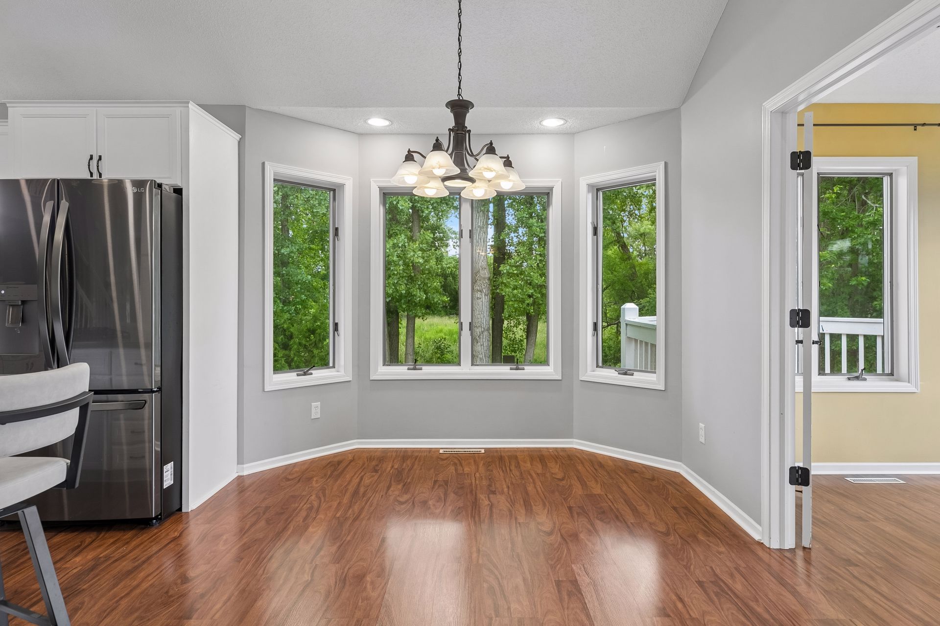  Beautifully Designed Living Near Bald Eagle Lake - 物件實景
