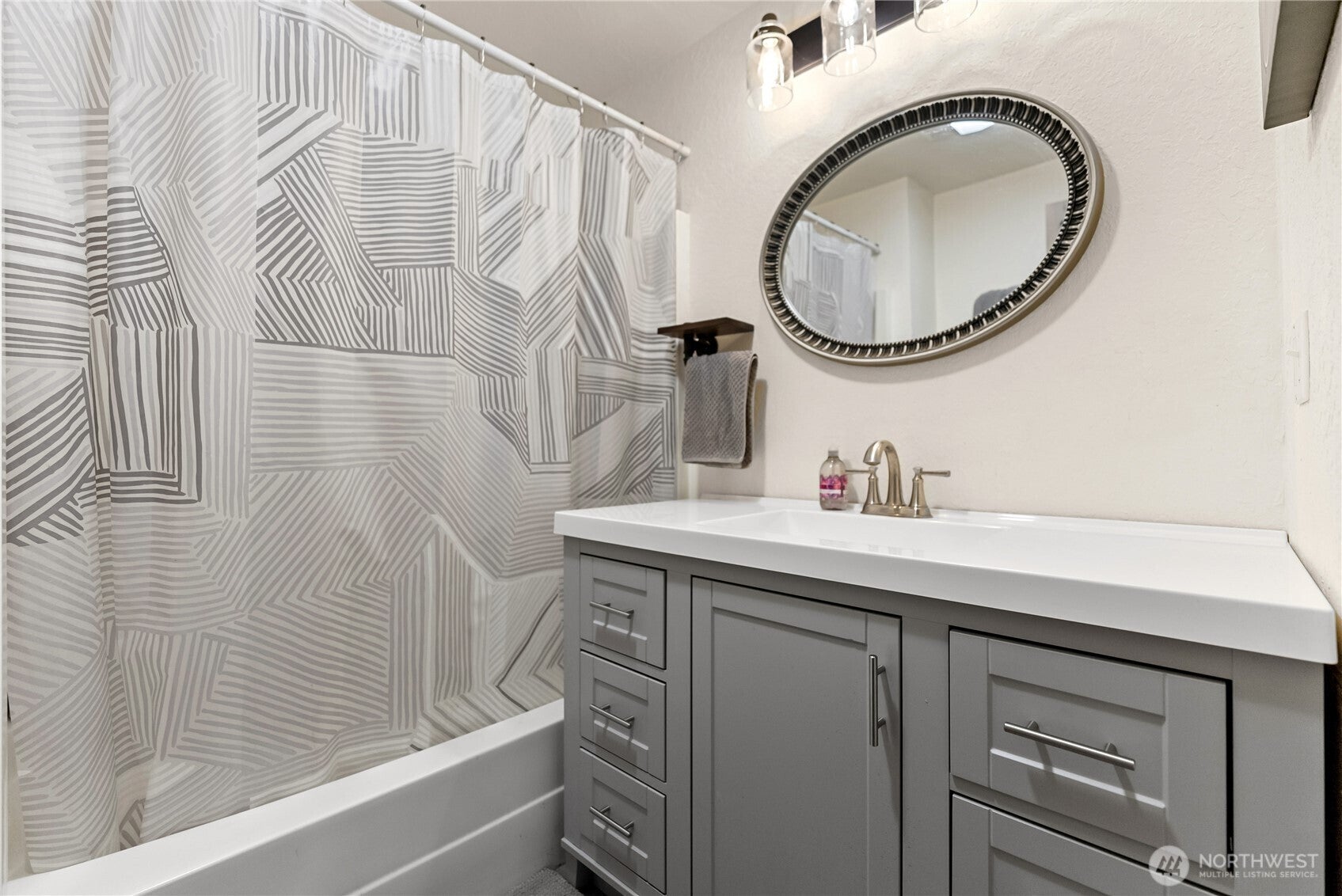 Okanogan, Washington, 98819, United States, 3 Bedrooms Bedrooms, ,1 BathroomBathrooms,Residential,For Sale,1989644