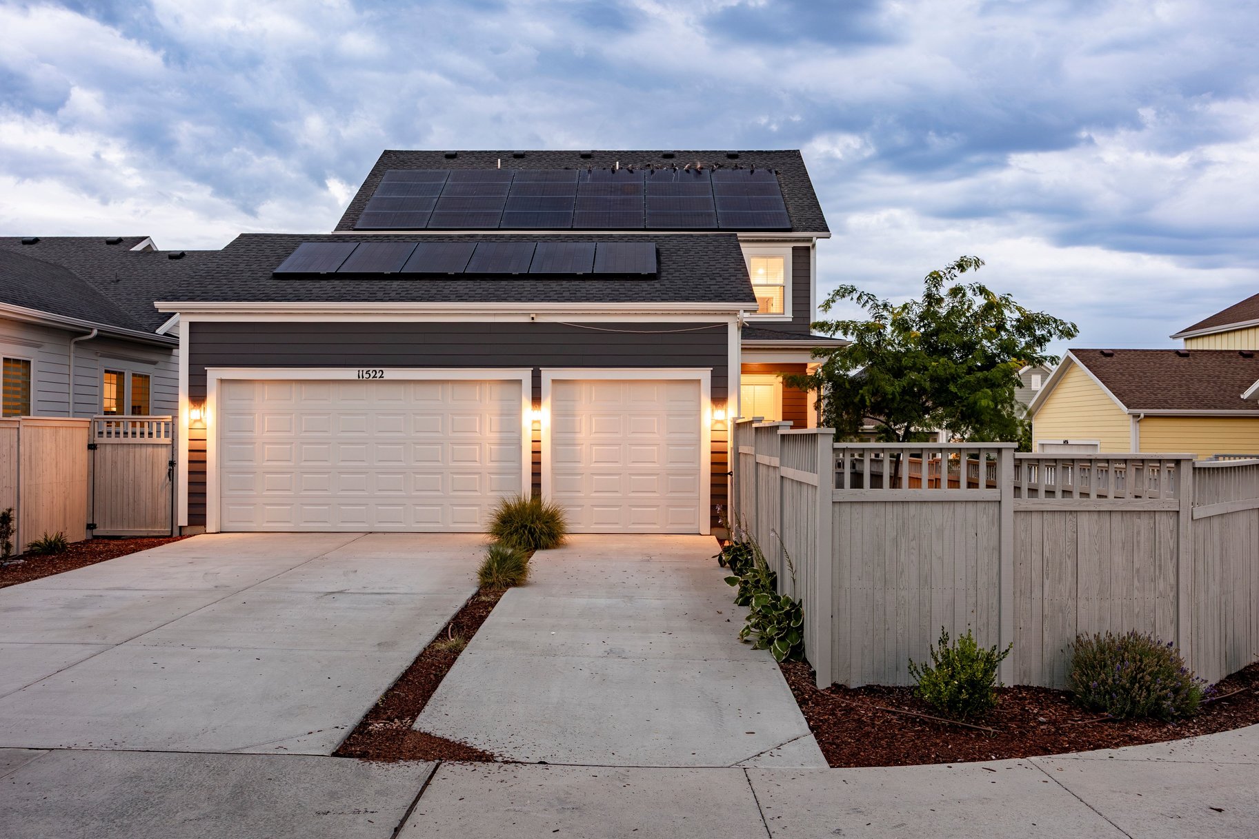  Daybreak Living With A 3-Car Garage - 物件實景