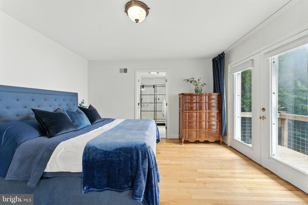 Chester Gap, Virginia, 22623, United States, 4 Bedrooms Bedrooms, ,4 BathroomsBathrooms,Residential,For Sale,1980820