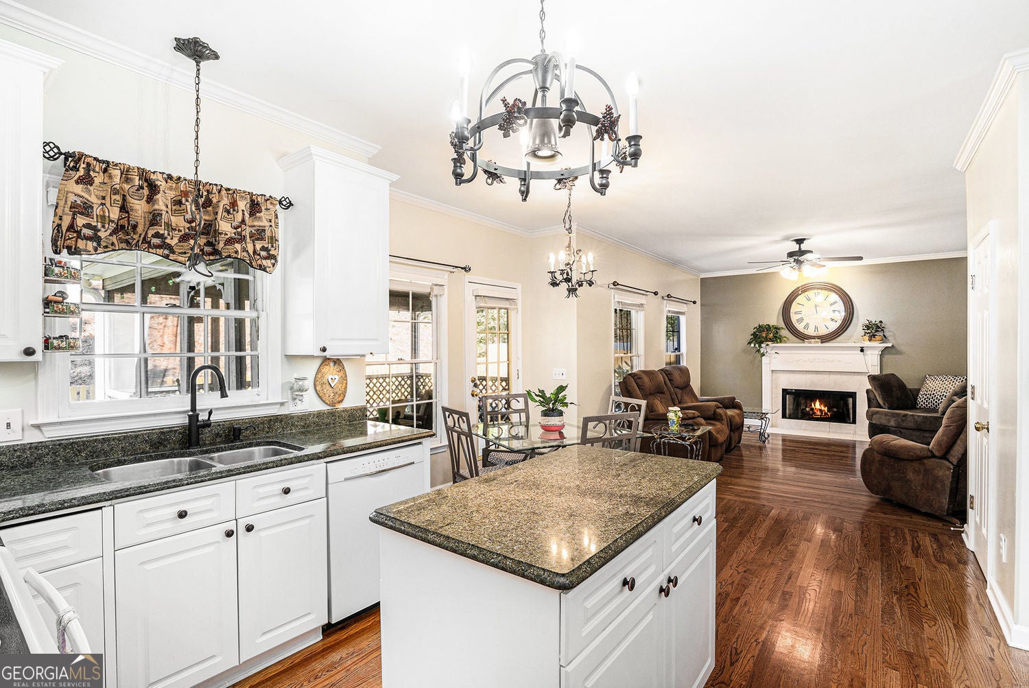 Johns Creek, Georgia, 30022, United States, 5 Bedrooms Bedrooms, ,4 BathroomsBathrooms,Residential,For Sale,1985826