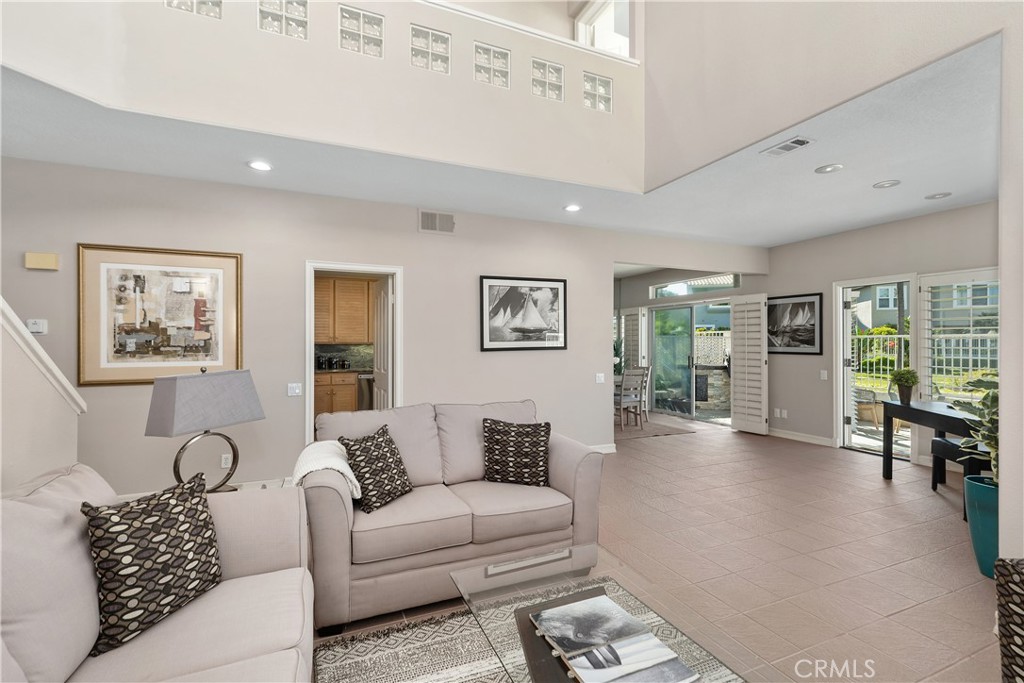 Long Beach, California, 90803, United States, 3 Bedrooms Bedrooms, ,3 BathroomsBathrooms,Residential,For Sale,1989113