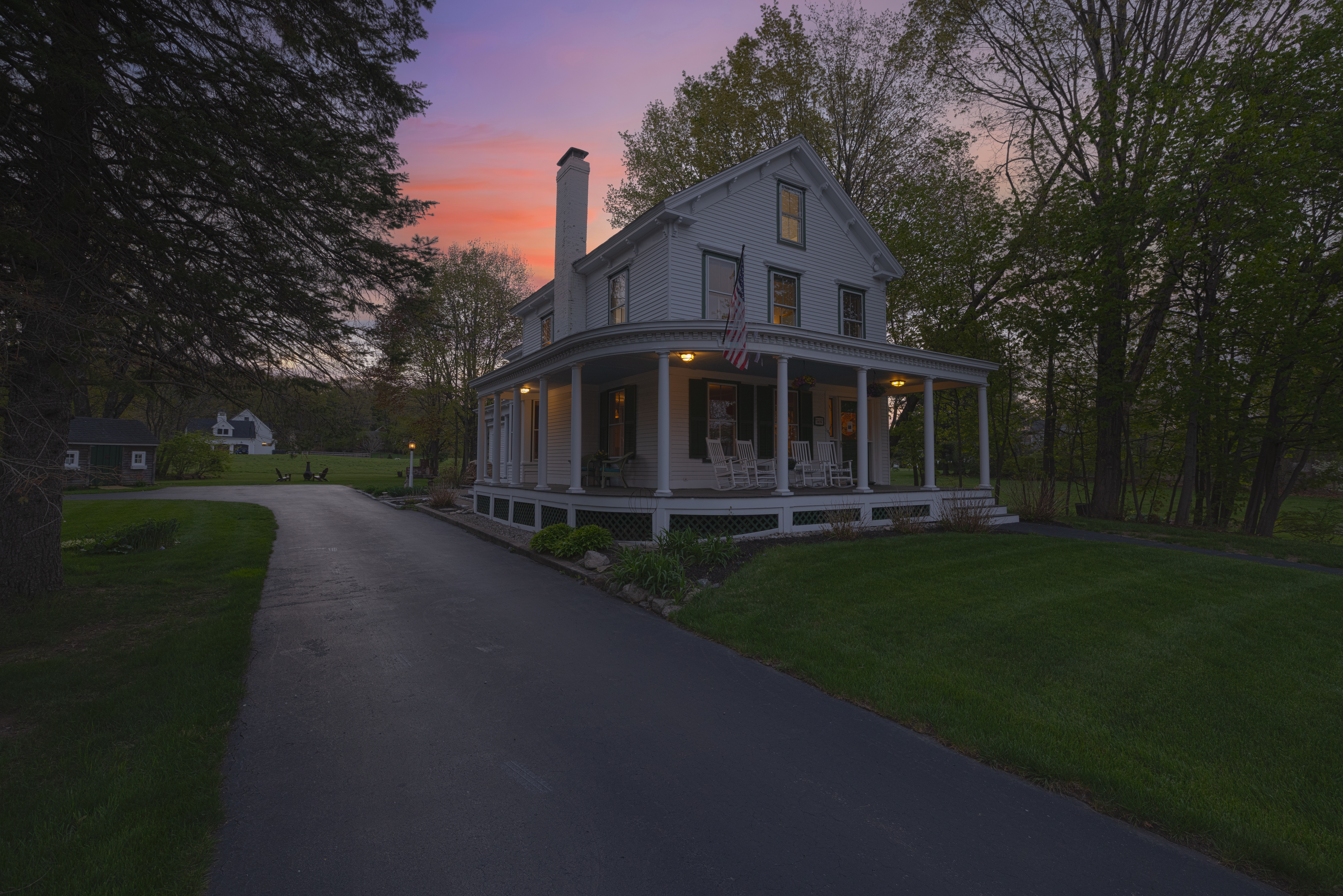 Antique Farmhouse with beautiful wrap-around porch - 物件實景