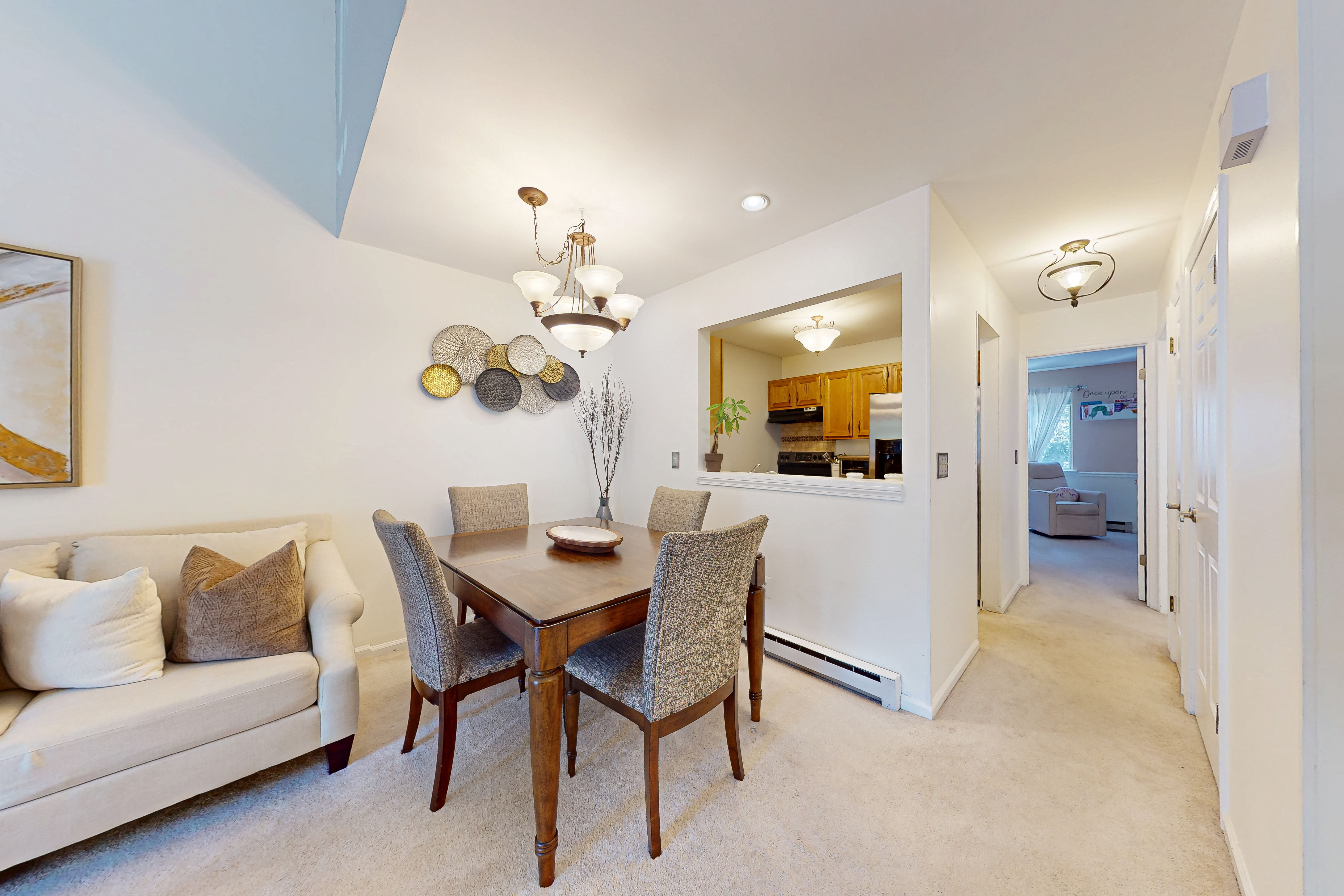  Upper Level Two-Story Townhouse - 物件實景