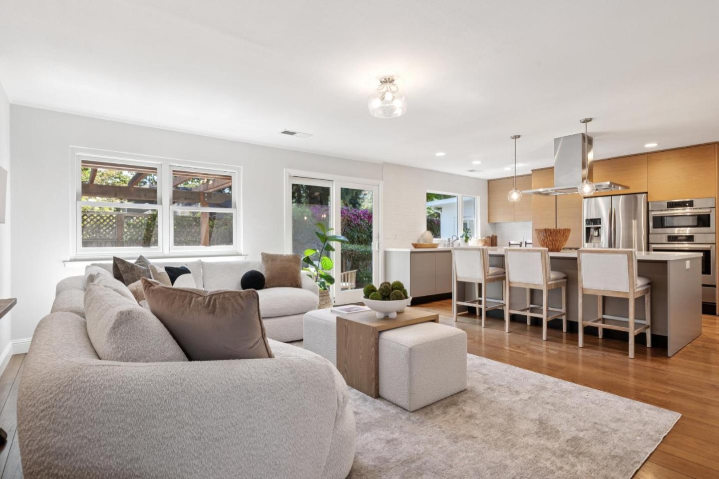 Menlo Park, California, 94025, United States, 3 Bedrooms Bedrooms, ,3 BathroomsBathrooms,Residential,For Sale,1941637