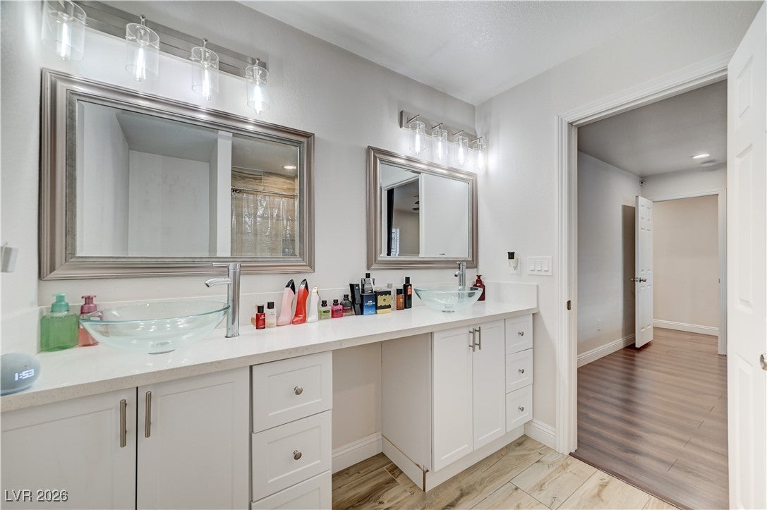 Las Vegas, Nevada, 89122, United States, 5 Bedrooms Bedrooms, ,4 BathroomsBathrooms,Residential,For Sale,2008777