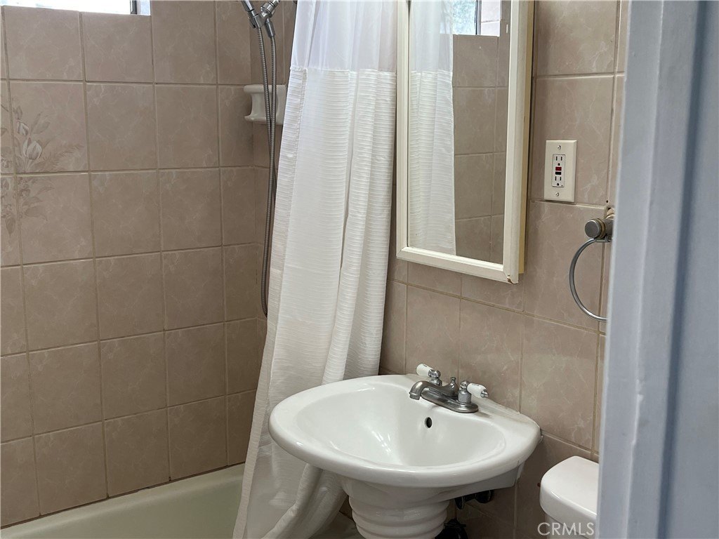 Pomona, California, 91766, United States, 6 Bedrooms Bedrooms, ,3 BathroomsBathrooms,Residential,For Sale,1983696