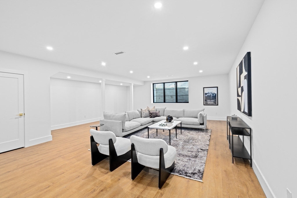 Newton, Massachusetts, 02461, United States, 7 Bedrooms Bedrooms, ,8 BathroomsBathrooms,Residential,For Sale,1995723