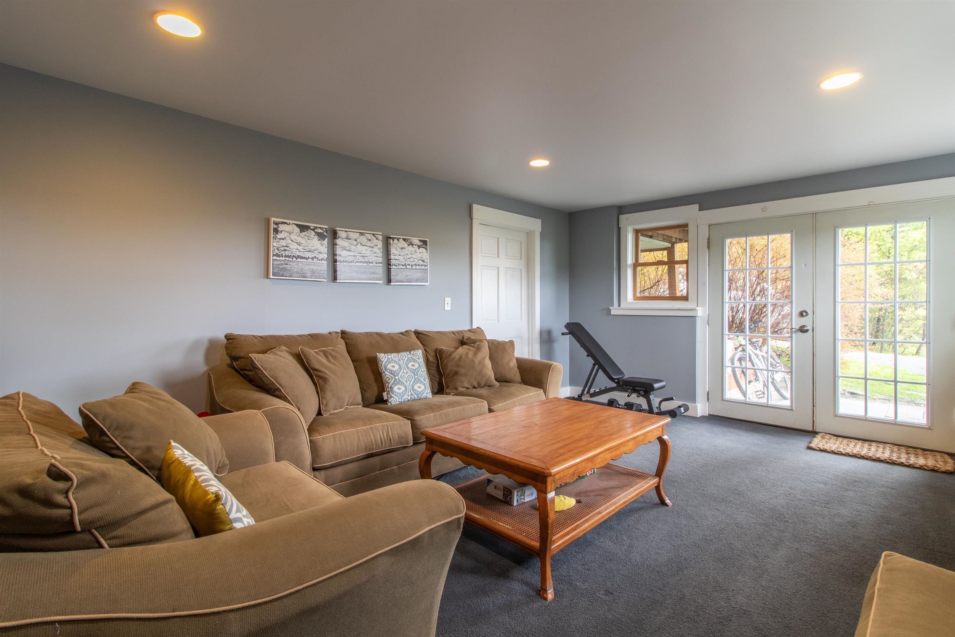 Kirby, Vermont, 05851, United States, 5 Bedrooms Bedrooms, ,3 BathroomsBathrooms,Residential,For Sale,1975447