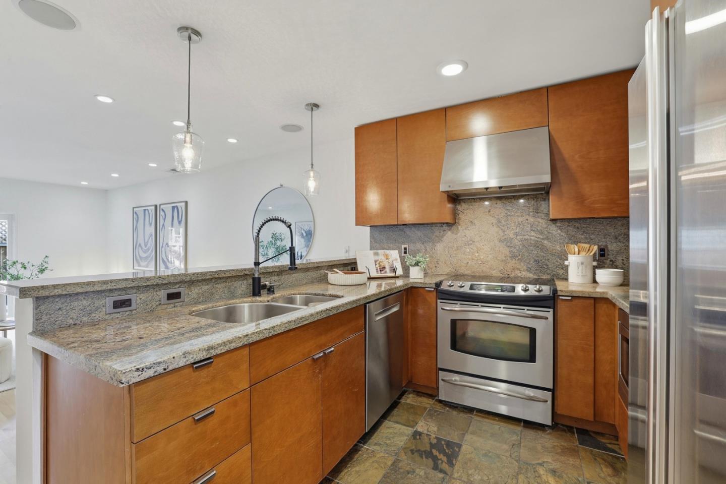 Santa Clara, California, 95050, United States, 2 Bedrooms Bedrooms, ,3 BathroomsBathrooms,Residential,For Sale,1989026