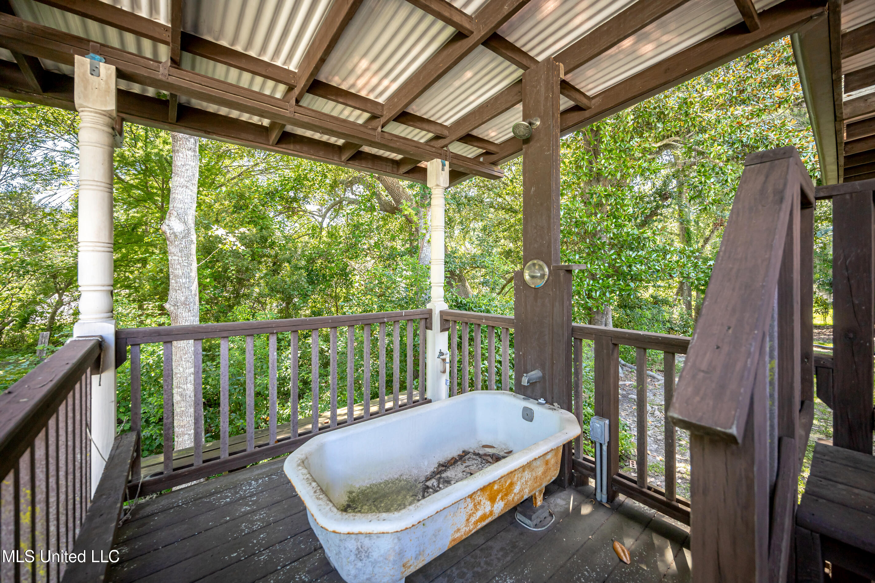 Ocean Springs, Mississippi, 39564, United States, 3 Bedrooms Bedrooms, ,3 BathroomsBathrooms,Residential,For Sale,1903607