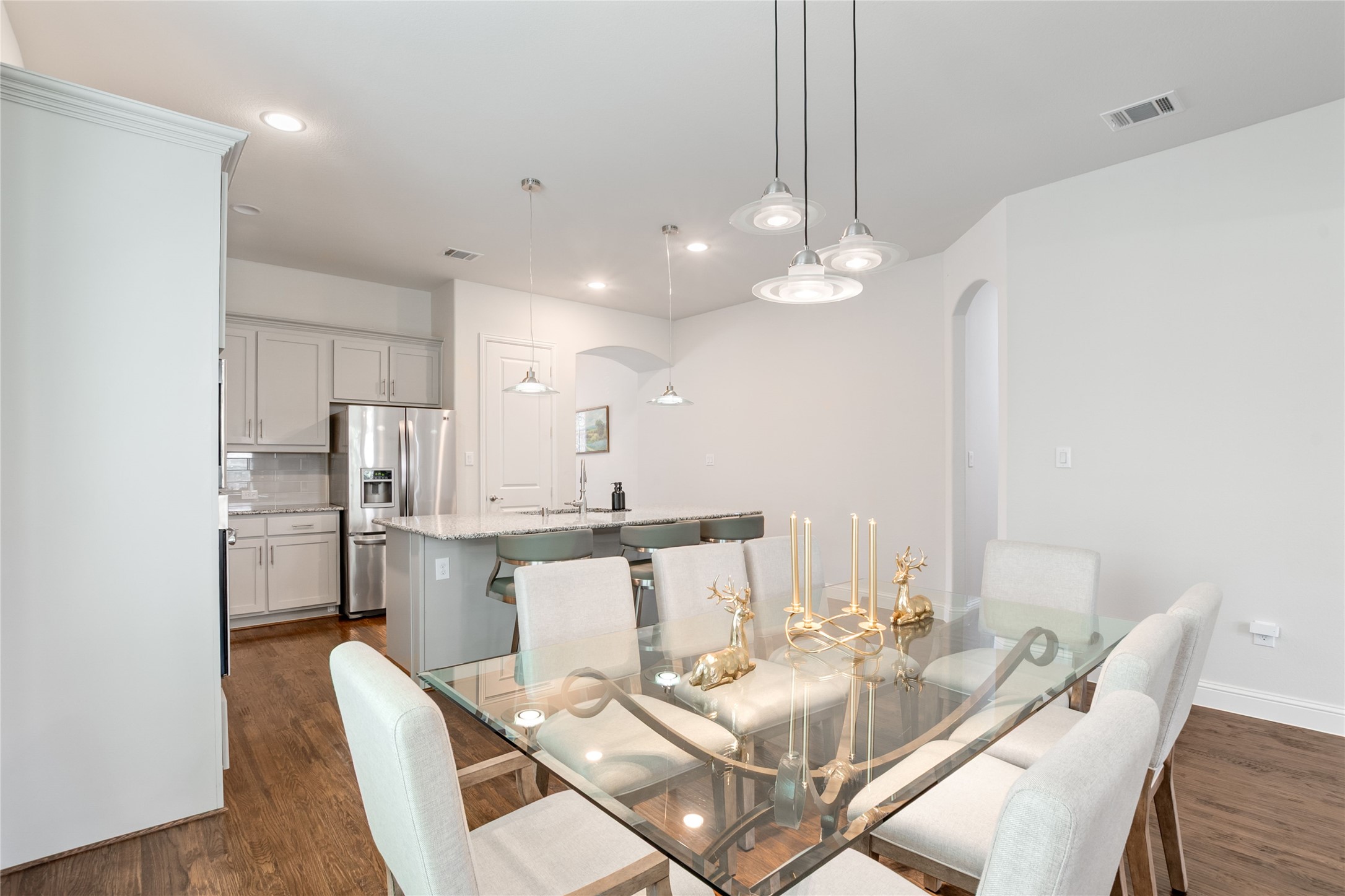 Carrollton, Texas, 75010, United States, 3 Bedrooms Bedrooms, ,2 BathroomsBathrooms,Residential,For Sale,1901690