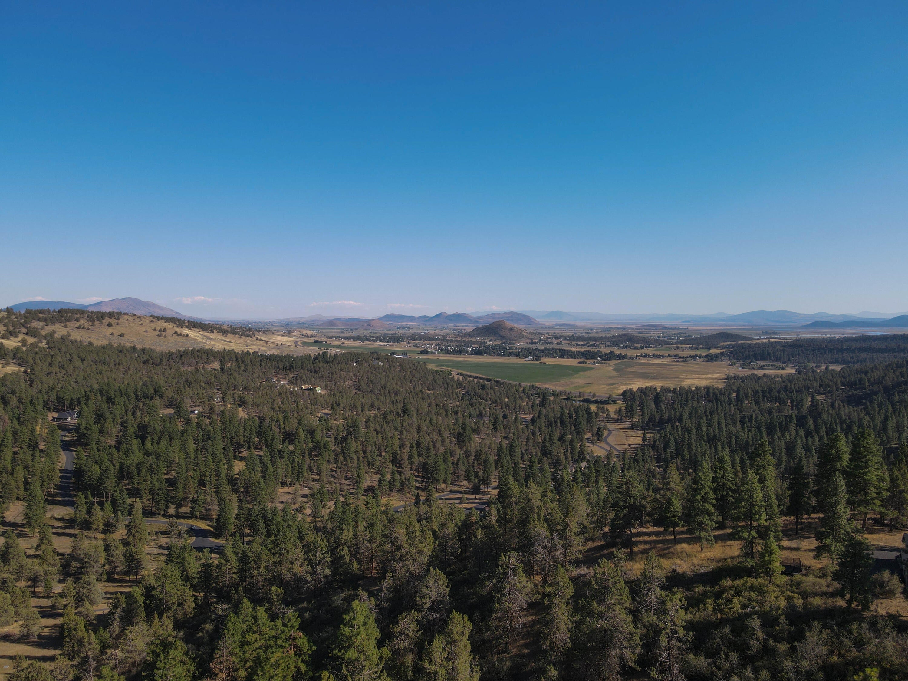 Klamath Falls, Oregon, 97601, United States, 3 Bedrooms Bedrooms, ,4 BathroomsBathrooms,Residential,For Sale,1940970