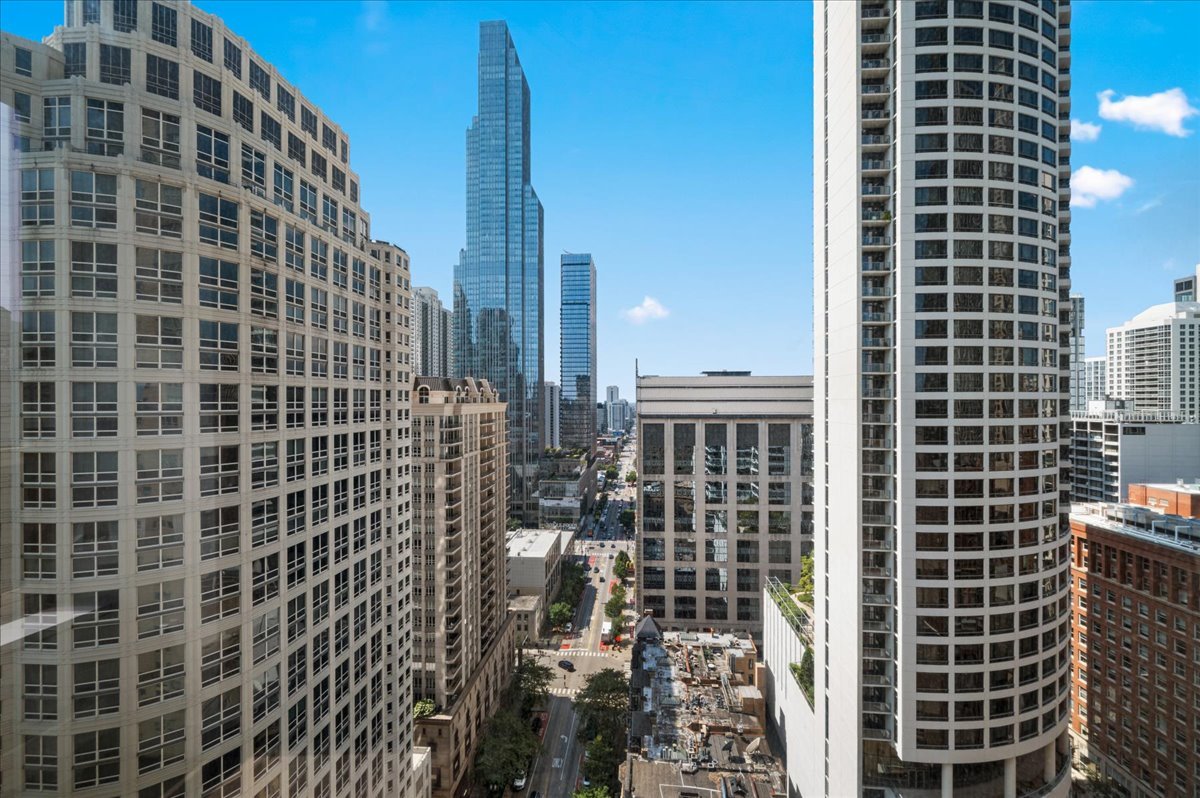 Chicago, Illinois, 60611, United States, 2 Bedrooms Bedrooms, ,3 BathroomsBathrooms,Residential,For Sale,1938726