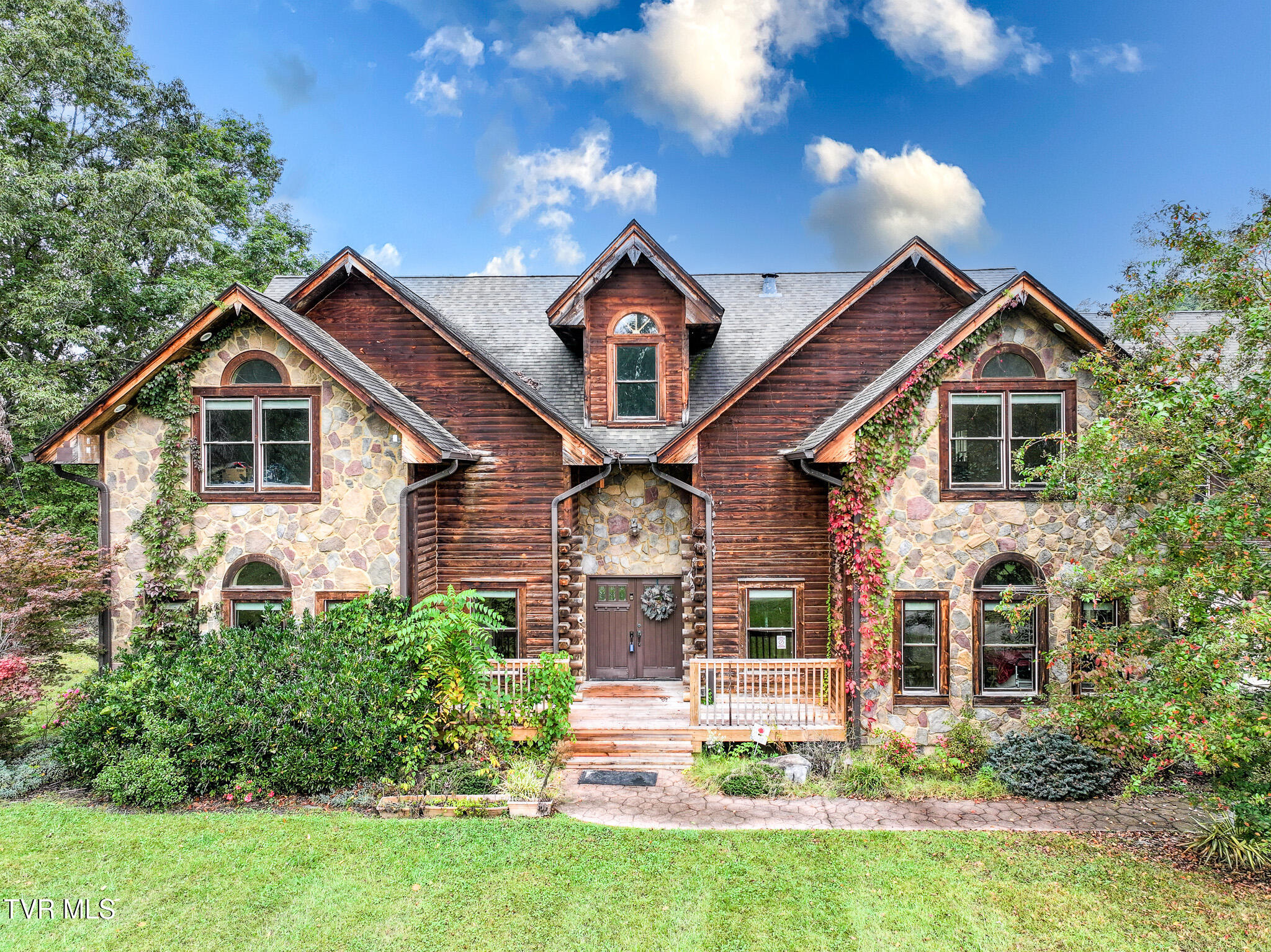 Greeneville, Tennessee, 37745, United States, 5 Bedrooms Bedrooms, ,4 BathroomsBathrooms,Residential,For Sale,1981962