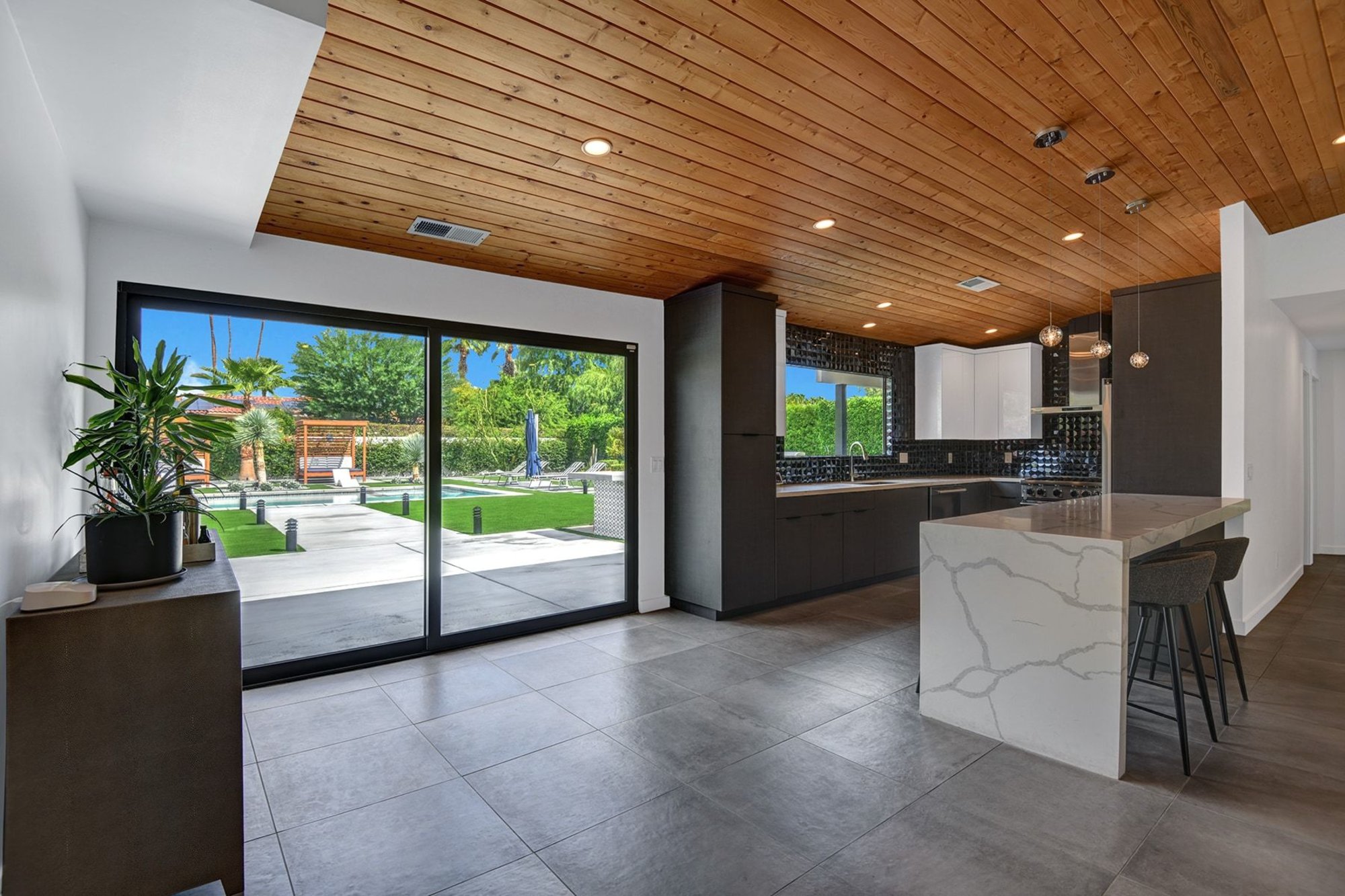  Rancho Mirage Reimagined Mid-Century Retreat an Expansive .43-Acre Lot - 物件實景
