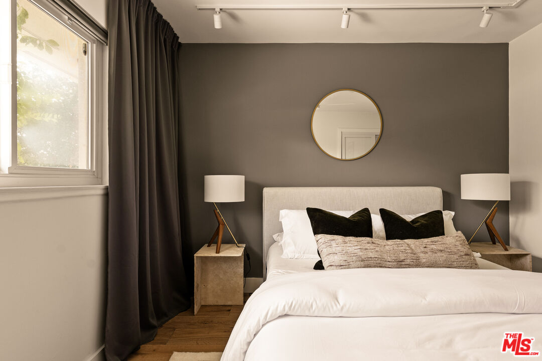 Los Angeles, California, 90027, United States, 4 Bedrooms Bedrooms, ,2 BathroomsBathrooms,Residential,For Sale,1989573