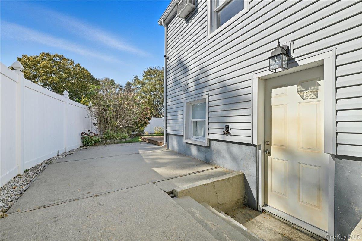 North Bellmore, New York, 11710, United States, 3 Bedrooms Bedrooms, ,2 BathroomsBathrooms,Residential,For Sale,1991697