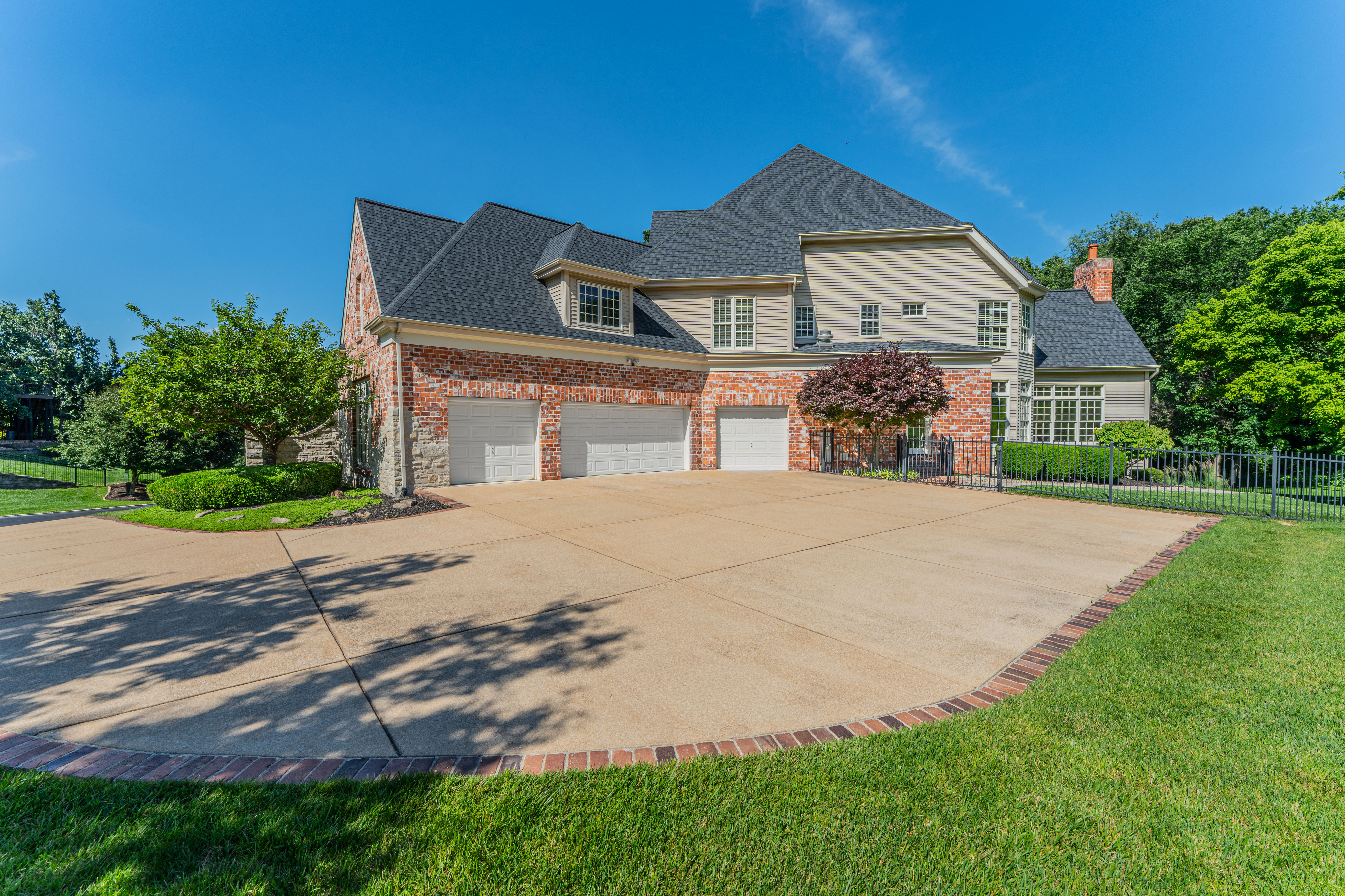  A stunning 1.5-story in sought after Wills Trace subdivision - 物件實景