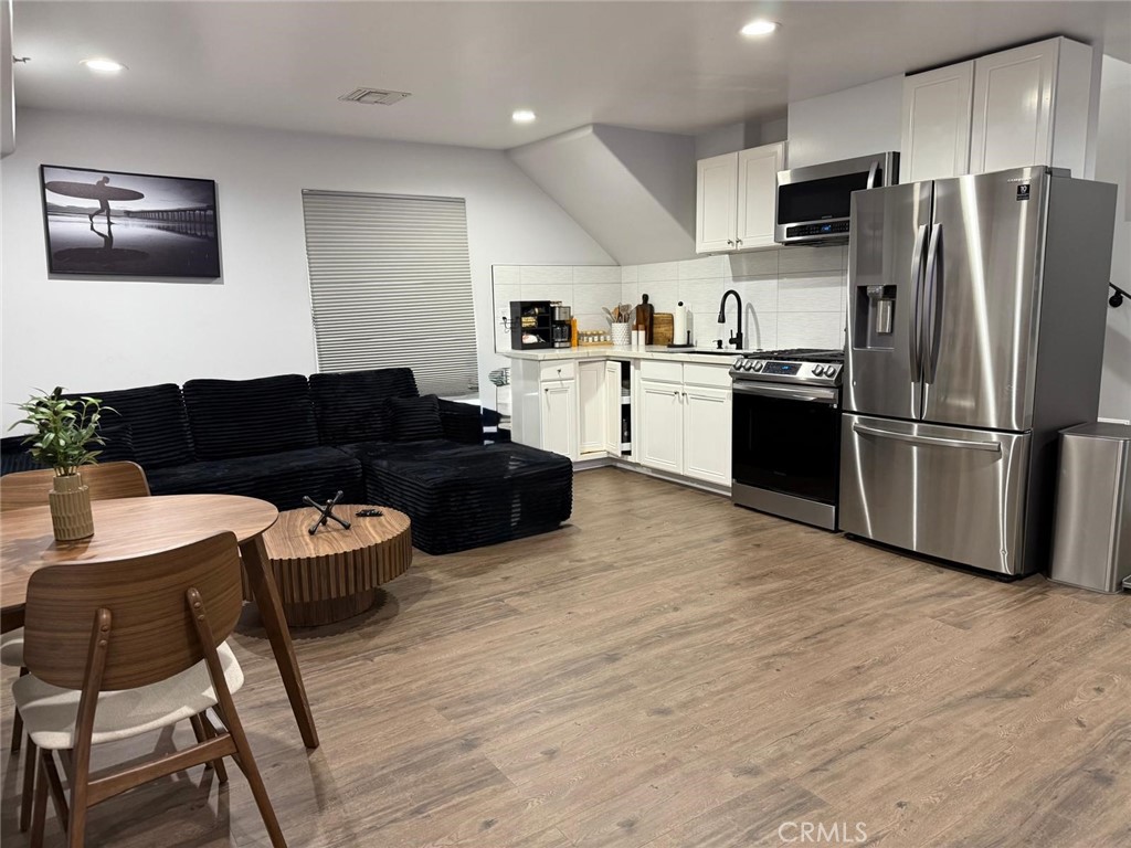 Woodland Hills, California, 91364, United States, 4 Bedrooms Bedrooms, ,3 BathroomsBathrooms,Residential,For Sale,1982021