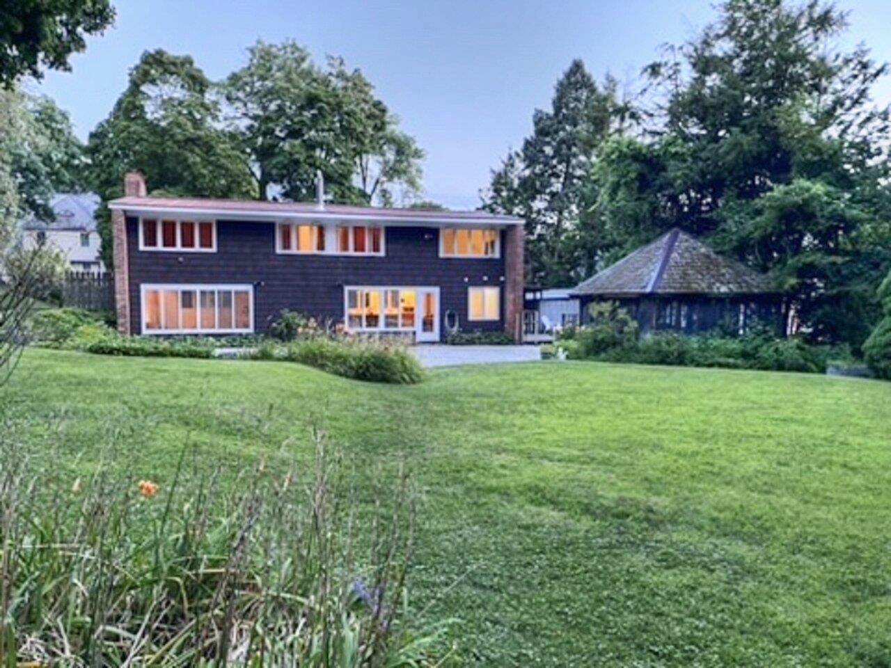 Burlington, Vermont, 05401, United States, 5 Bedrooms Bedrooms, ,2 BathroomsBathrooms,Residential,For Sale,1804397