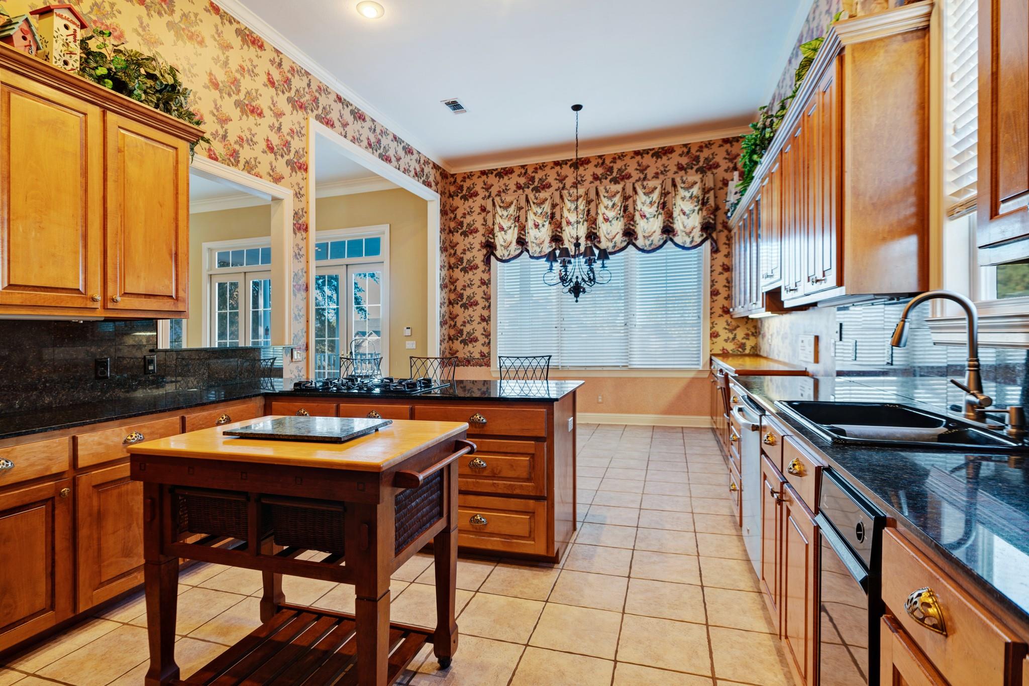 Paris, Texas, 75462, United States, 5 Bedrooms Bedrooms, ,5 BathroomsBathrooms,Residential,For Sale,1990827