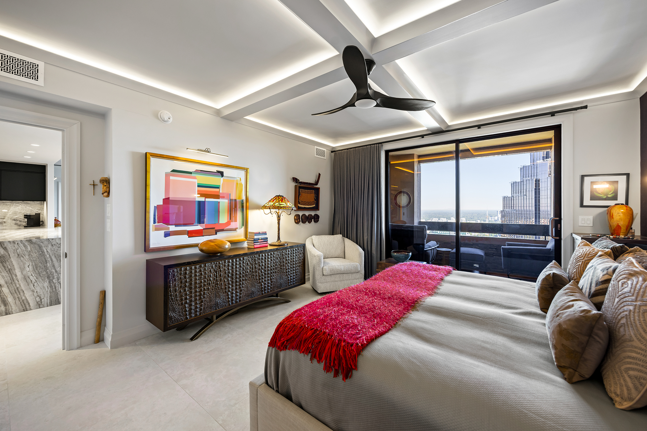  Sophisticated, Highly Customized Home in the Sky - 物件實景