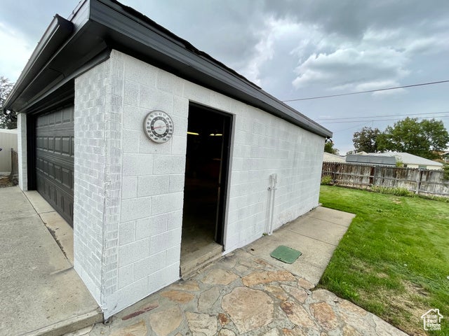 Holladay, Utah, 84121, United States, 4 Bedrooms Bedrooms, ,3 BathroomsBathrooms,Residential,For Sale,1984461