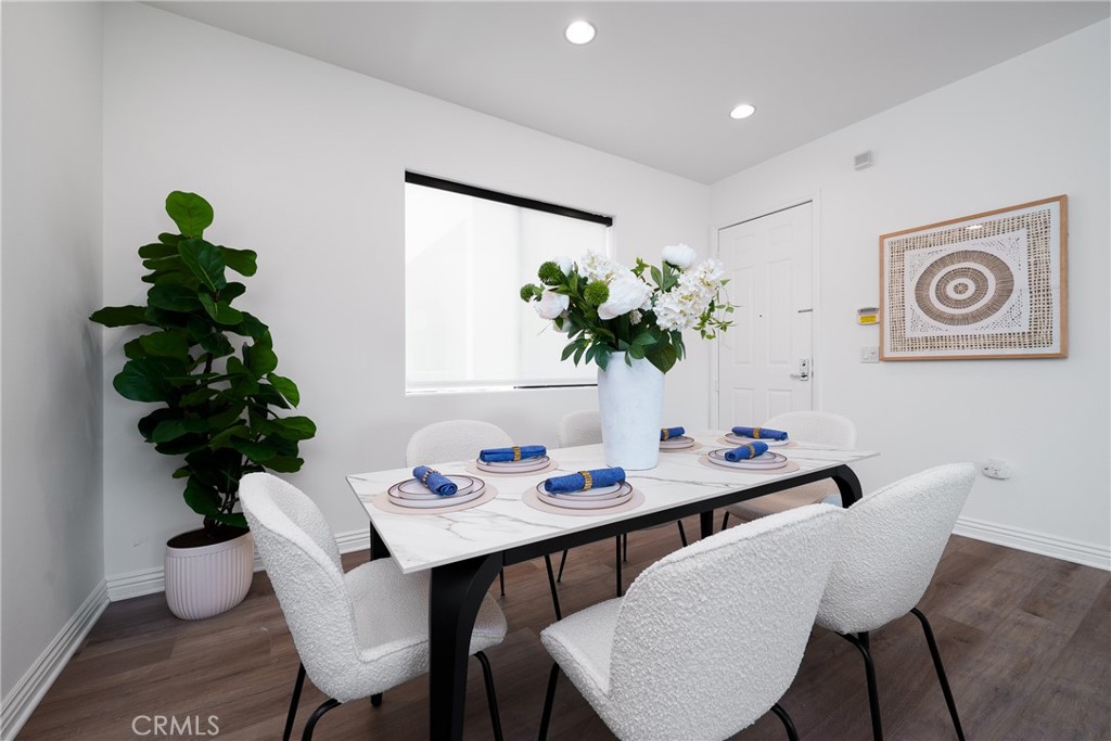 Glendale, California, 91205, United States, 2 Bedrooms Bedrooms, ,2 BathroomsBathrooms,Residential,For Sale,1950855