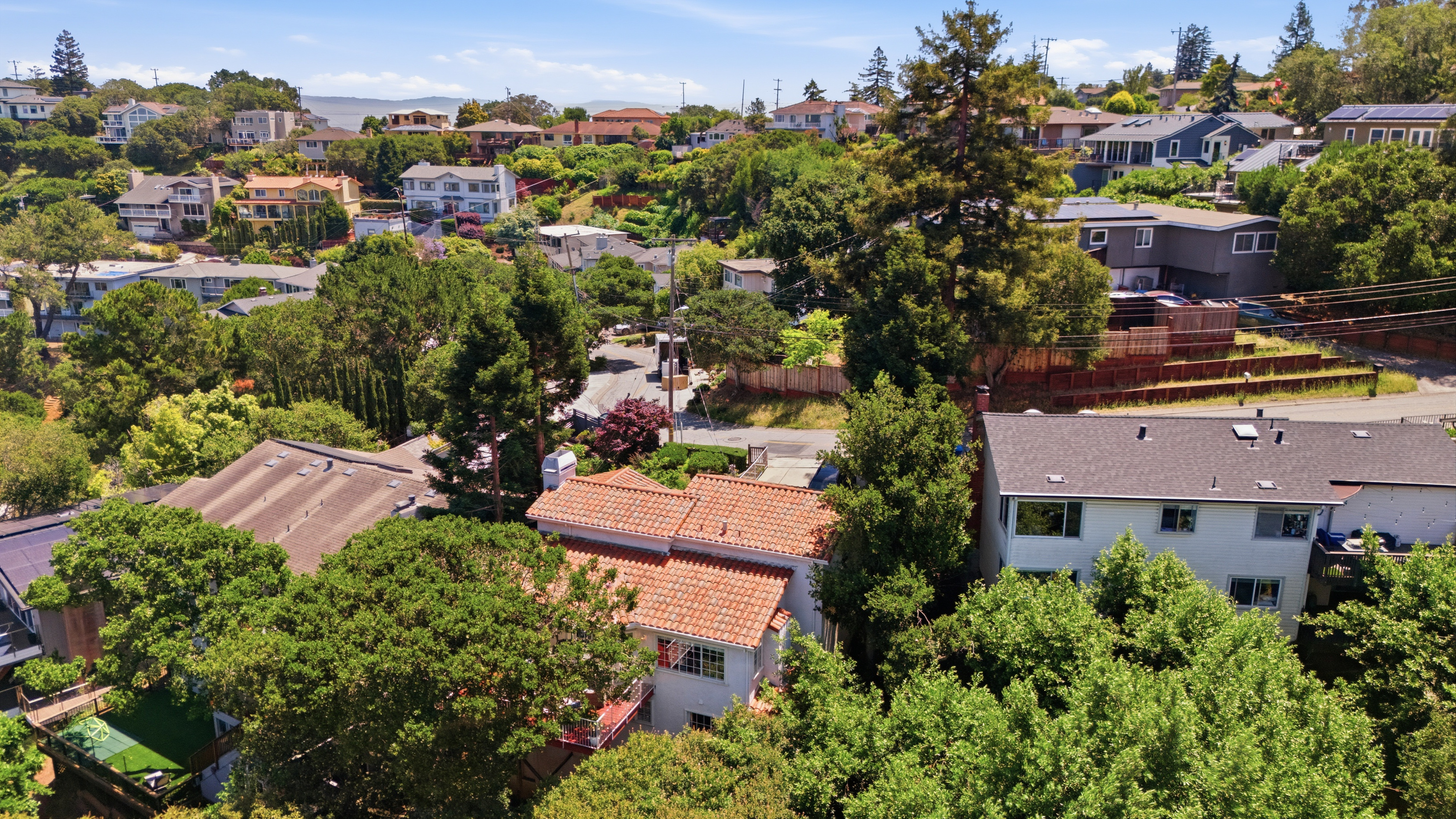  Prime Belmont Hills Home with Bay Views - 物件實景