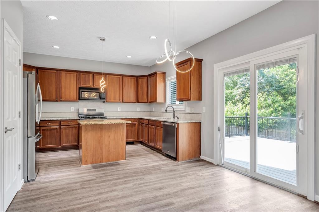 Canton, Georgia, 30115, United States, 5 Bedrooms Bedrooms, ,4 BathroomsBathrooms,Residential,For Sale,1882662
