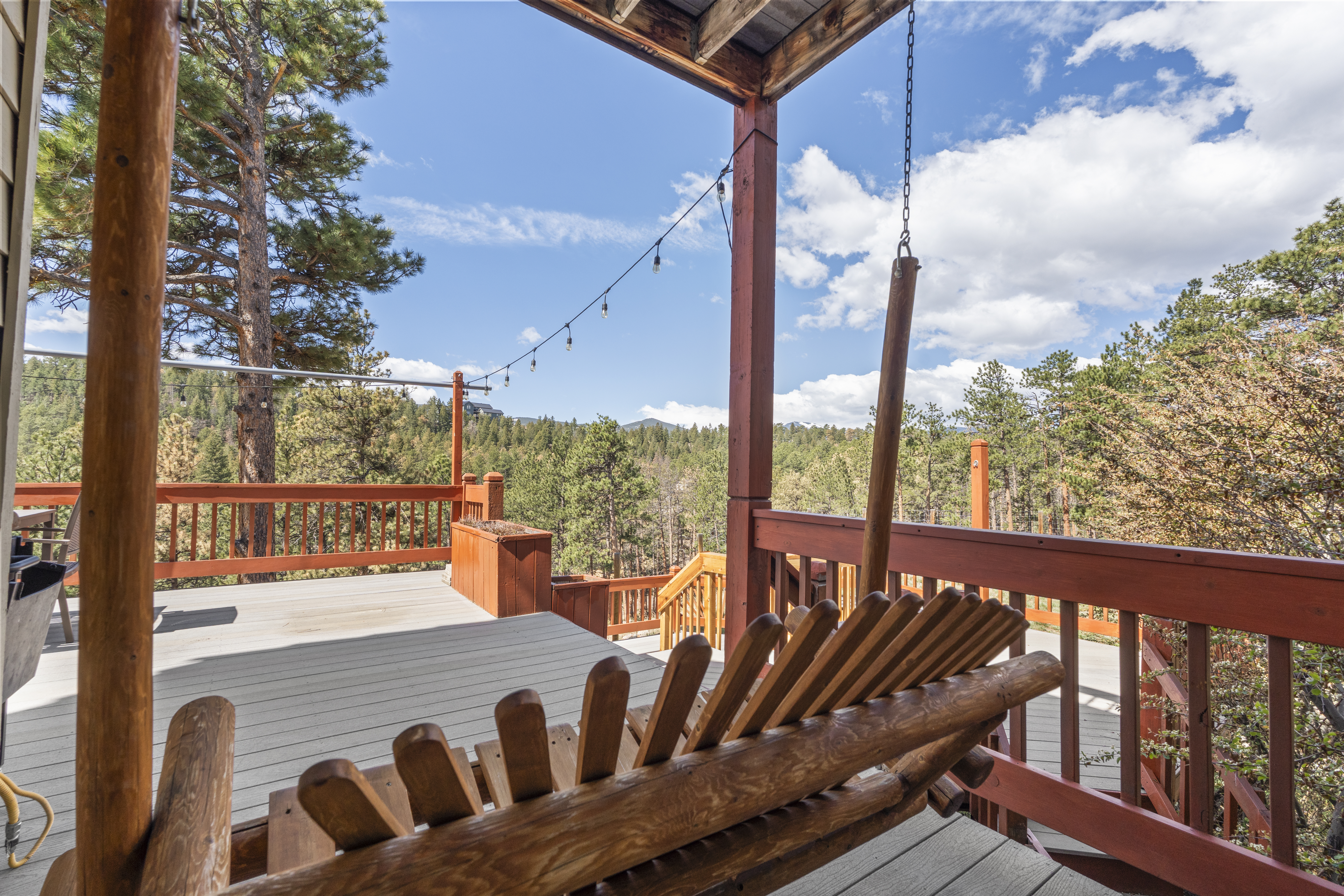  Set on 10+ private acres in the sought-after Ruby Ranch enclave - 物件實景