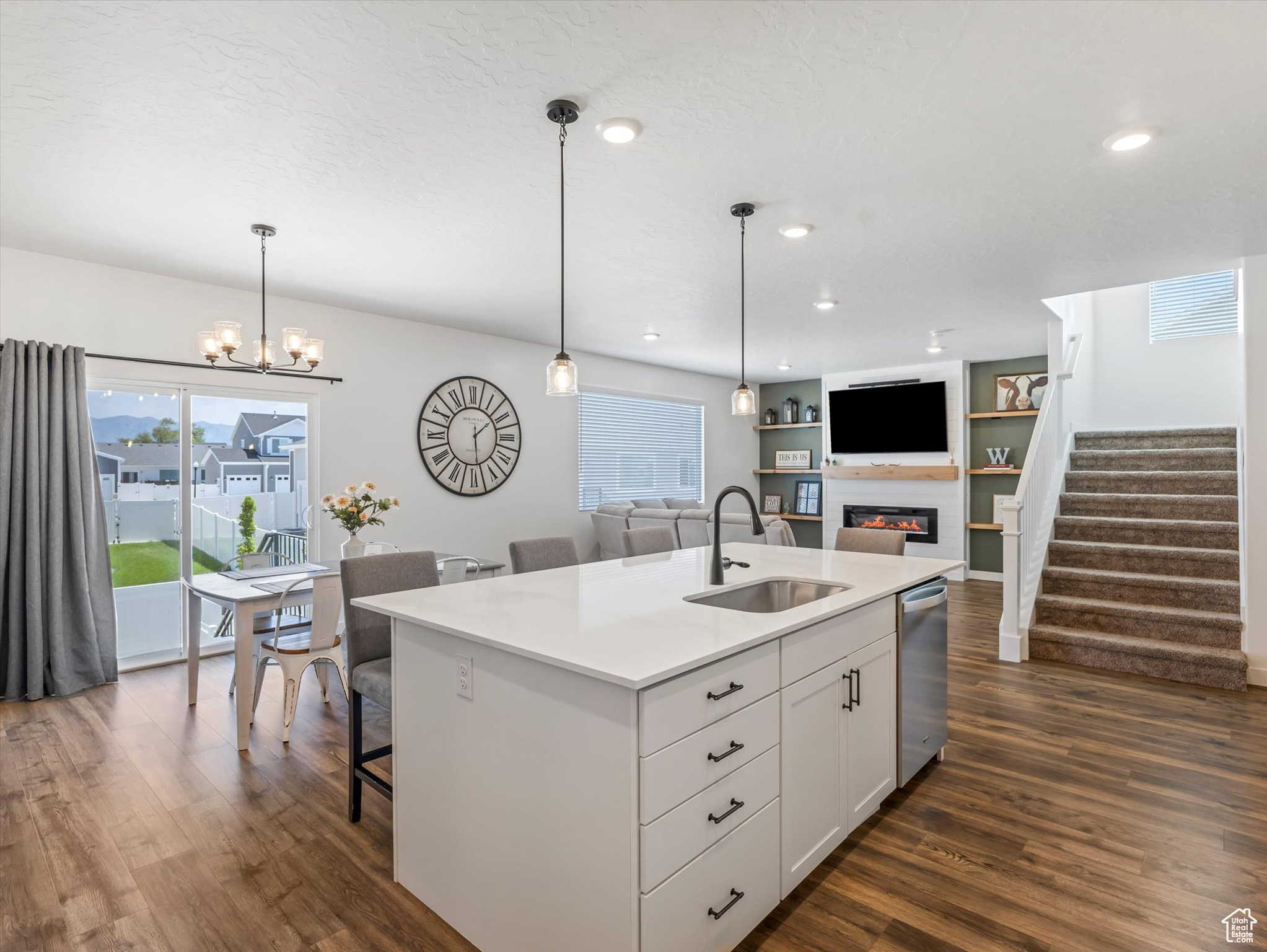 Syracuse, Utah, 84075, United States, 4 Bedrooms Bedrooms, ,3 BathroomsBathrooms,Residential,For Sale,1907244